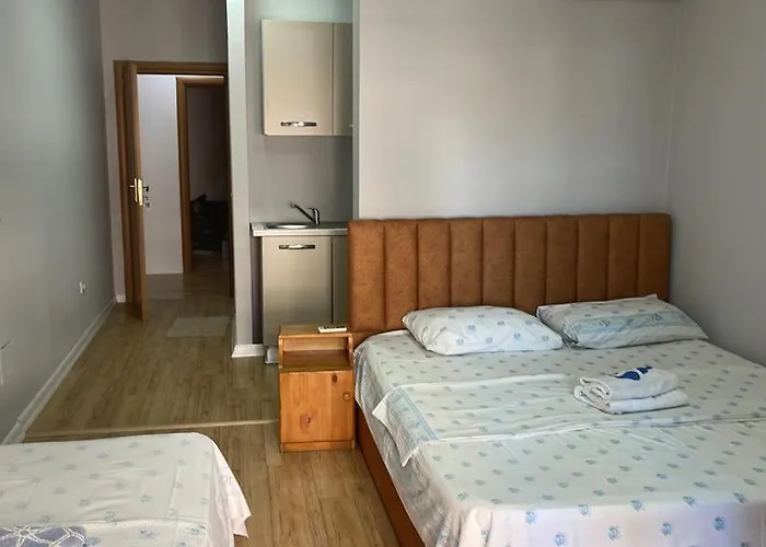 Seaside Splendor Apartments